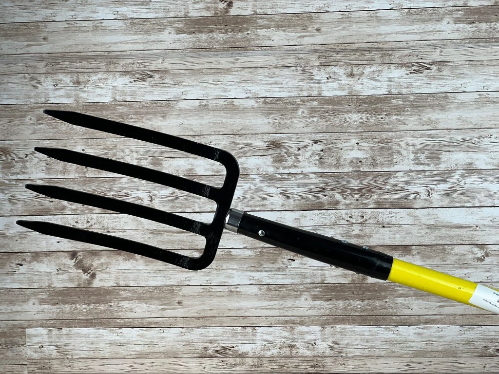 כלי עבודה, כלי גינון ידניים, מגרפות וקלשונים. קלשון חפירה ידית פיבר.
