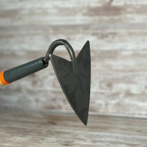 מעדר משולש ידית עץ ארוכה