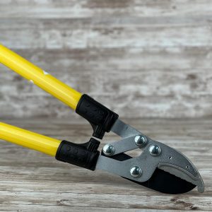 מספרי גיזום עם סדן ומגביר כח